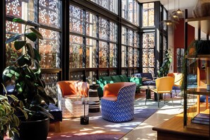 Lobby lounge - Yallungah Boutique Hotel by Travellers (Orange)