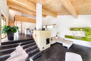 Fernseher, Kamin