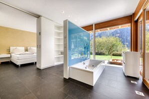 4 bedrooms, iron/ironing board, travel cot, free WiFi