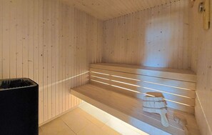 Sauna - Lovely home in Bolmsö with sauna (Bolmsö)