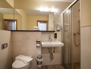 Shower, towels