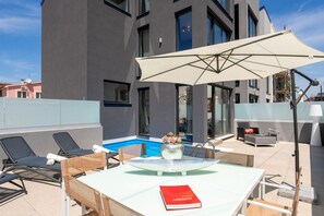 屋外ダイニングエリア