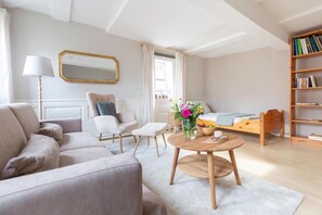 TV - Apartment 'Fewo Am Marktplatz In Schlitz' with Shared Terrace and Wi-Fi (Schlitz)