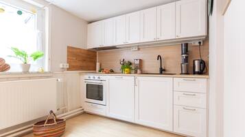 Fridge, microwave, oven, stovetop