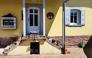 Exterior detail - ‘La Maison Palatinate’ holiday flat with charm, Southern Wine Route (Kapsweyer)