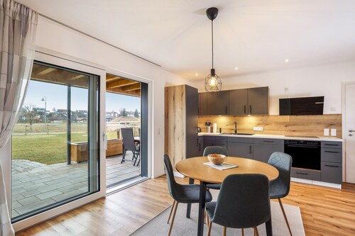 Ferienwohnung „Alpenvorland“ mit Bergblick, Terrasse, WLAN und inkl. Königscard