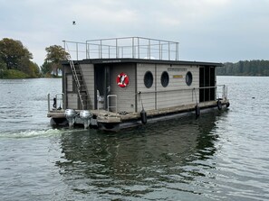 Miscellaneous - House Boat 'Hausboot Marieke Führerscheinfrei' with Lake View, Private Terrace and Wi-Fi (Schwerin)