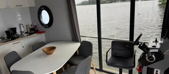 House Boat 'Hausboot Marieke Führerscheinfrei' with Lake View, Private Terrace and Wi-Fi