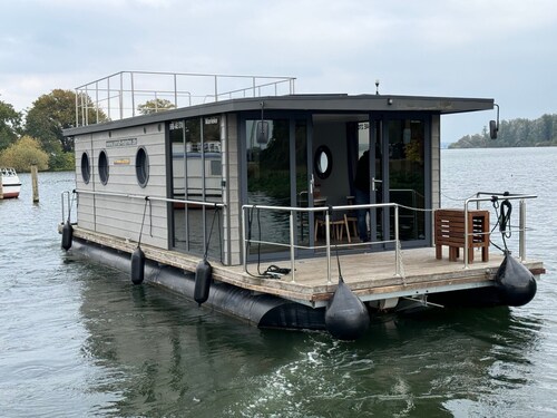 House Boat 'Hausboot Marieke Führerscheinfrei' with Lake View, Private Terrace and Wi-Fi