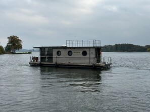 Miscellaneous - House Boat 'Hausboot Marieke Führerscheinfrei' with Lake View, Private Terrace and Wi-Fi (Schwerin)