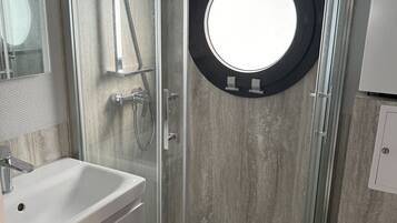 Shower, towels