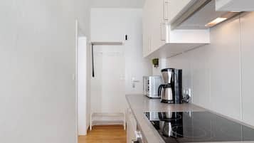 KĂŒhlschrank, Mikrowelle, Ofen, Herdplatte