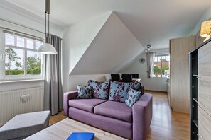 TV, DVD player - Apartment 'Ferienwohnung Strandgut' with Shared Terrace, Shared Garden and Wi-Fi (Niebüll)