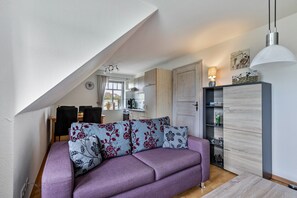 TV, DVD player - Apartment 'Ferienwohnung Strandgut' with Shared Terrace, Shared Garden and Wi-Fi (Niebüll)