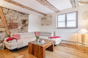 Fernseher, Tischtennisplatte