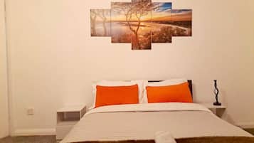 2 bedrooms, iron/ironing board, WiFi