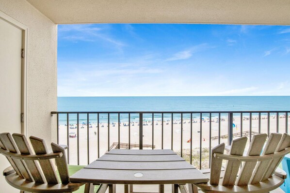 Outdoor dining - Phoenix II 2062 ~ In/Out/Kiddie Pools, Hot Tub, Sauna + $400 in FREE Activities Daily ~ Zoo/Parasail (Orange Beach)