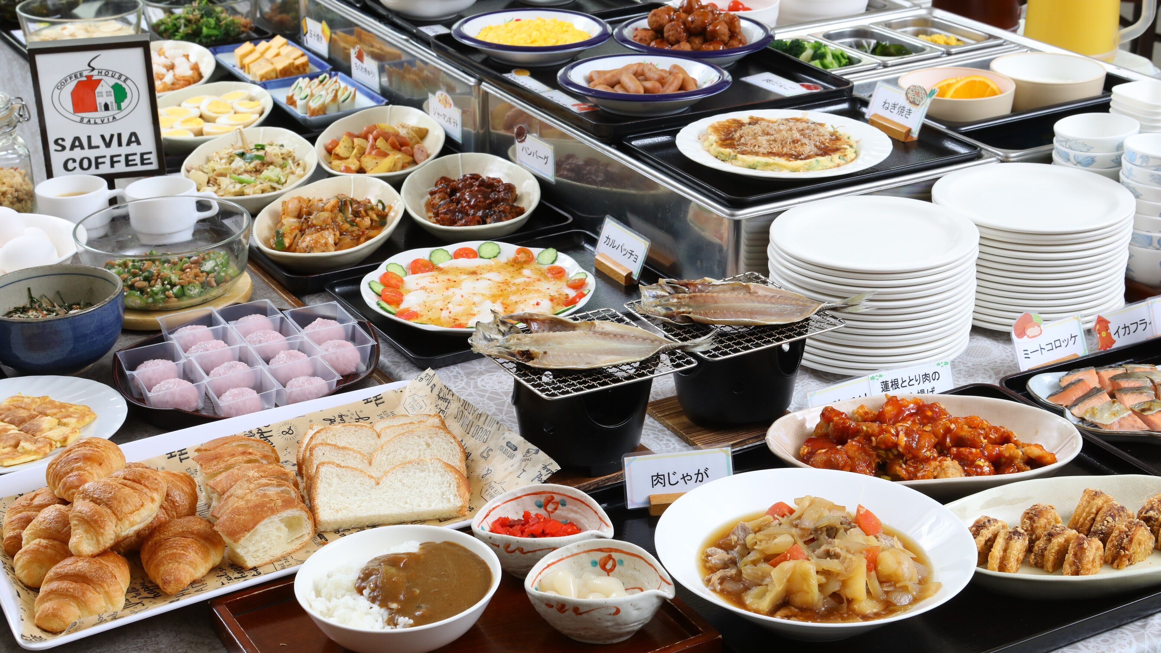 Daily buffet breakfast (JPY 1000 per person)