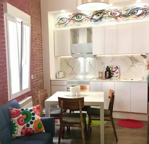 Historic Madrid Center, Cozy 2-bedroom w LIFT, Kitchen, AC, EZ Self Check In!