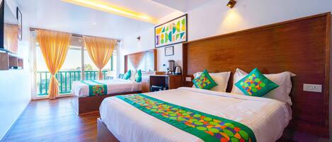 Habitación Premium, balcón, vistas al valle | Escritorio, cortinas opacas, tabla de planchar con plancha