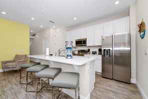 Fridge, oven, stovetop, dishwasher - Colorful Villa near Disney with Margaritaville Resort & Island H20 Waterpark. (Kissimmee)