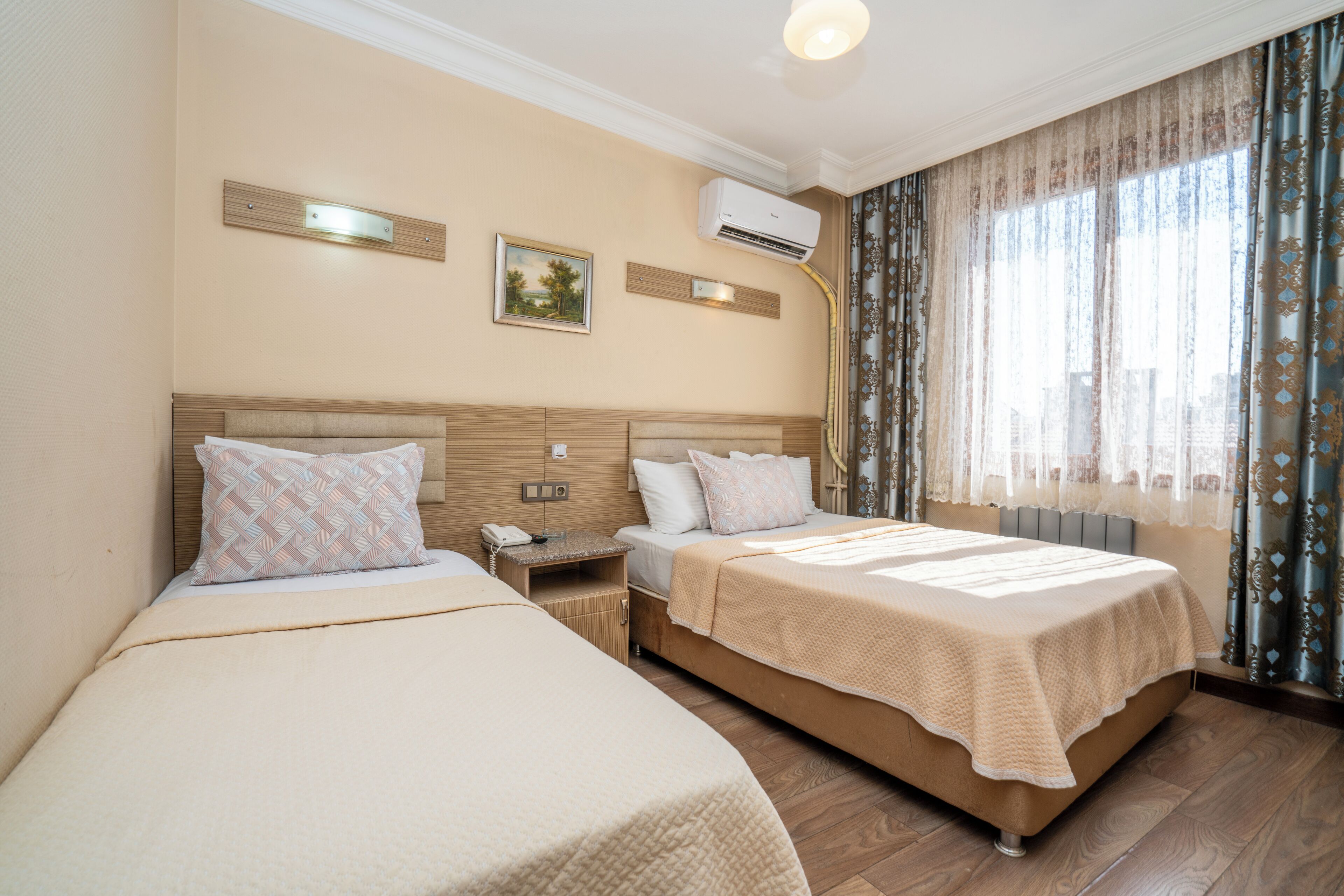 스탠다드 더블룸 또는 트윈룸, 시내 전망 | 욕실 | 샤워 시설, 헤어드라이어, 슬리퍼, 타월