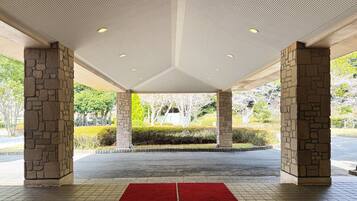 Pintu masuk properti