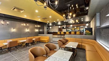 Bar (trong khuôn viên)