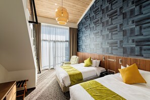 Deluxe loft, veranda, uitzicht op tuin | Een kluis op de kamer, een strijkplank/strijkijzer, gratis wifi