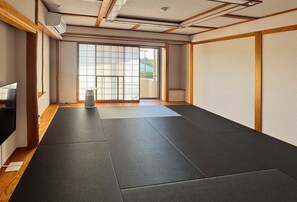家庭房 | 客房内保险箱、熨斗/熨板、免费 WiFi、床单