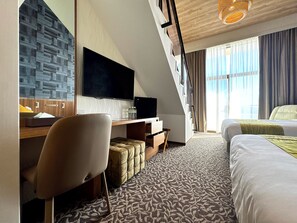 Loft Deluxe - lanai - utsikt mot trädgården | Värdeförvaringsskåp på rummet, strykjärn/strykbräda och gratis wi-fi