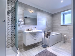 ヘアドライヤー、タオル