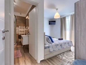 4 camere, ferro/asse da stiro, Wi-Fi