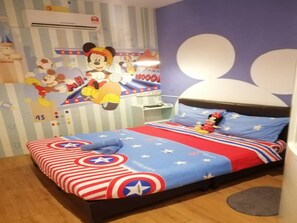 Standard Double Room | Desk, laptop workspace, bed sheets