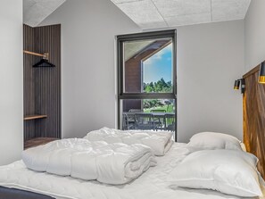 9 bedrooms, internet