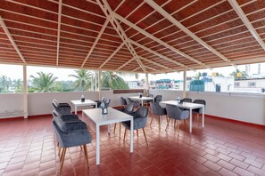 Restaurant - Treebo Sanmaya Retreat, Mysore (Mysore)