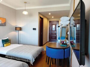 European Mild Luxury Suite 2 bedrooms | Blackout drapes, iron/ironing board, free WiFi - ATRIUM FENGZHU HOMESTAY (Beijing)