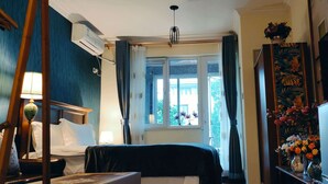 Deluxe Double Room, Garden View | Langsir/tirai gelap terus, seterika/papan seterika, Wi-fi percuma 