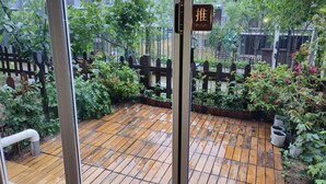 Deluxe Double Room, Garden View | Teres/patio