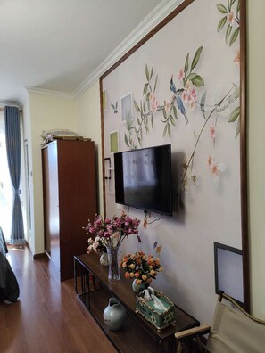 American Gardening Suite | Blackout drapes, iron/ironing board, free WiFi - ATRIUM FENGZHU HOMESTAY (Beijing)