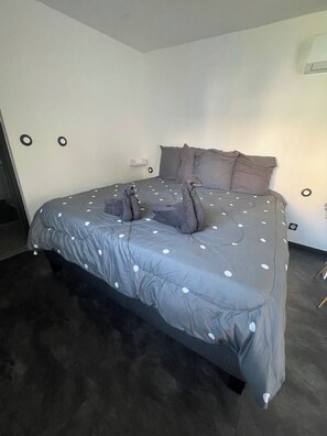 Iron/ironing board, WiFi, bed sheets - Studio, friendly in Marseille (Marseille)