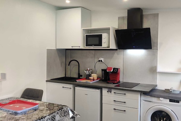 Fridge, microwave, stovetop, coffee/tea maker