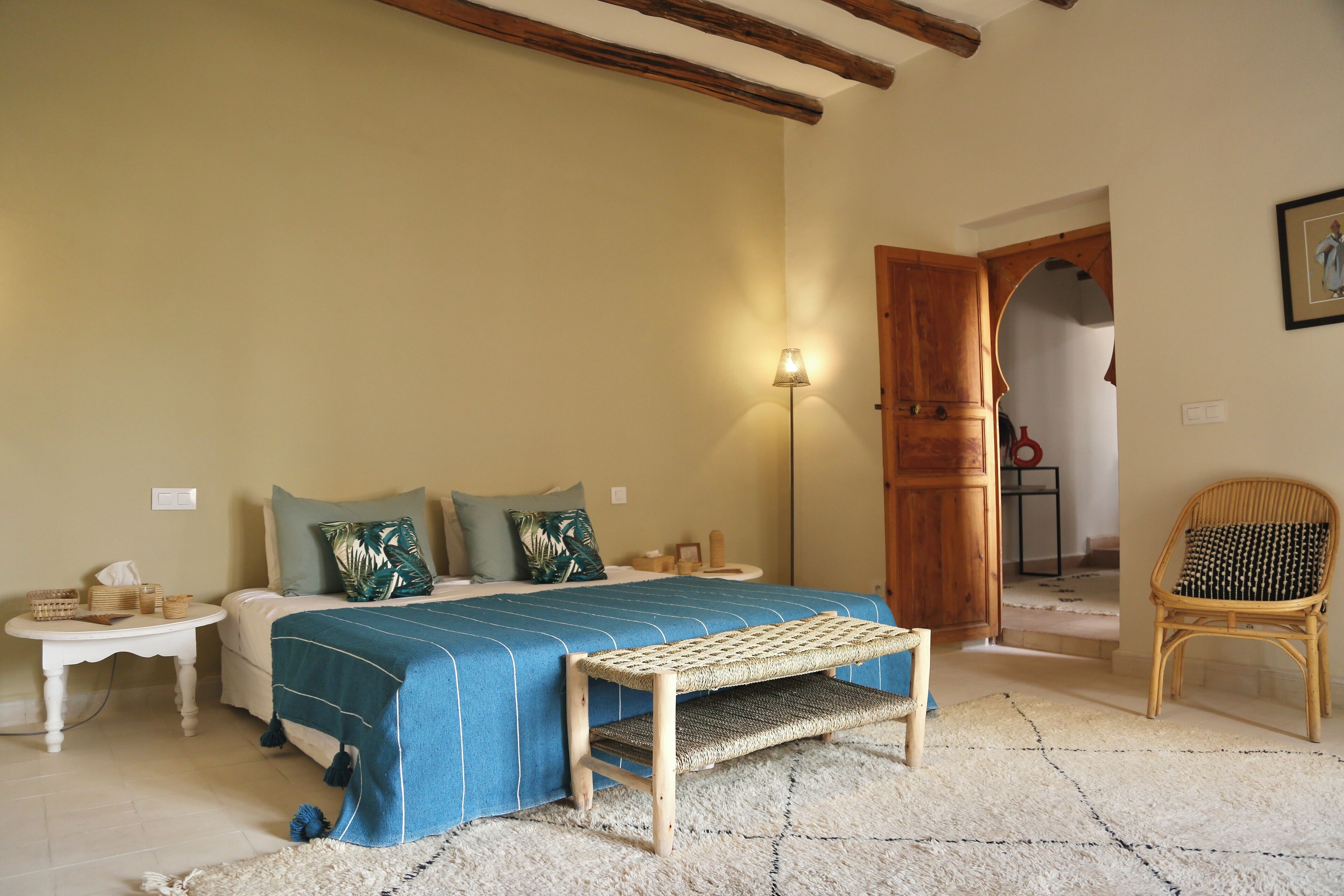 4 soveværelser, pengeskab på værelset, skrivebord, strygejern/strygebræt