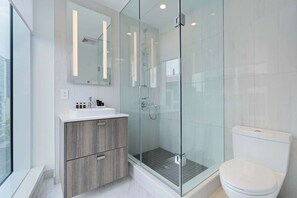 Dusche, Haartrockner, Handtücher