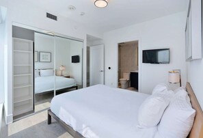 2 chambres, fer et planche à repasser, Wi-Fi, draps fournis