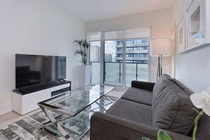 DVD player - 1 Bedroom/1 Bathroom Suite (Toronto)