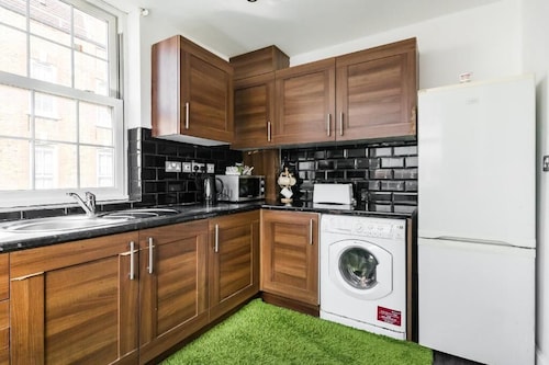 London Homes - Aldgate Flats