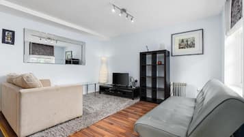 Suite, 1 Bedroom, Non Smoking | Living area