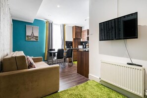 Condo, 2 habitaciones, para no fumadores | Área de sala de estar