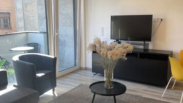 80-cm Smart TV with cable channels